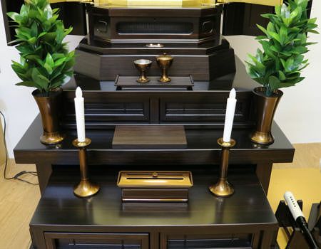 創価学会 厨子型 収納 中古仏壇 552 「25本黒檀白ゆり」金剛堂・国産