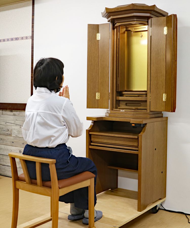 創価学会 イス付き厨子型仏壇 「心翼」 匠型 ライトオーク 国産品 | 桜